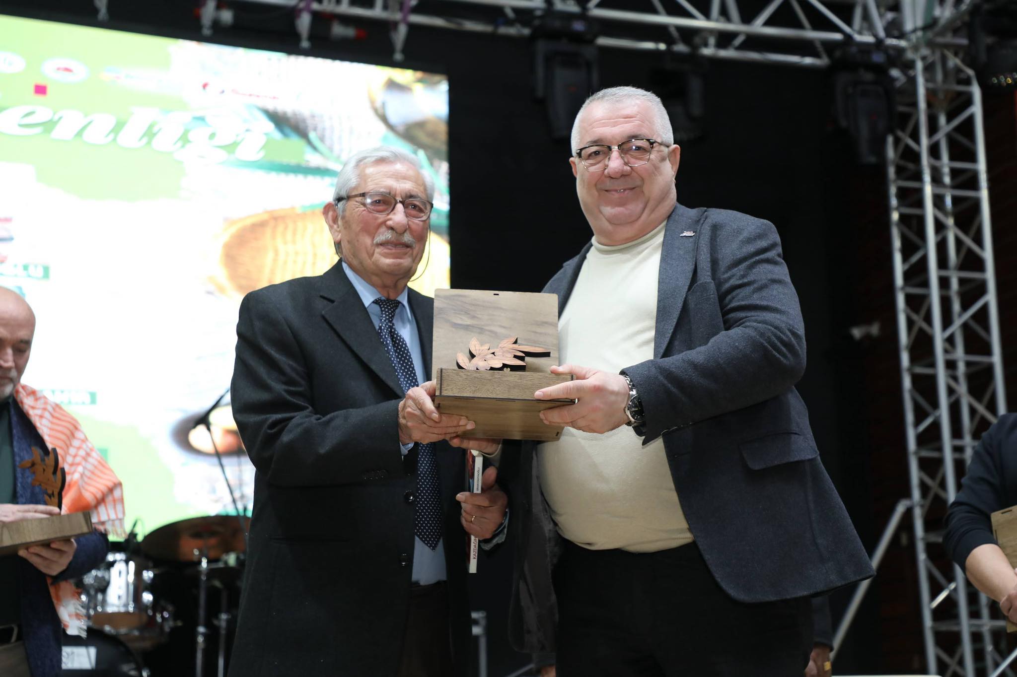 Edremit’te Zeytin Hasat Sonu “Meci Şenliği” coşkuyla tamamlandı