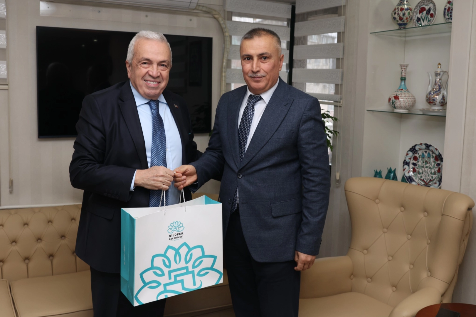 Bursa’da Başkan Özdemir’den İl Milli Eğitim’e nezaket