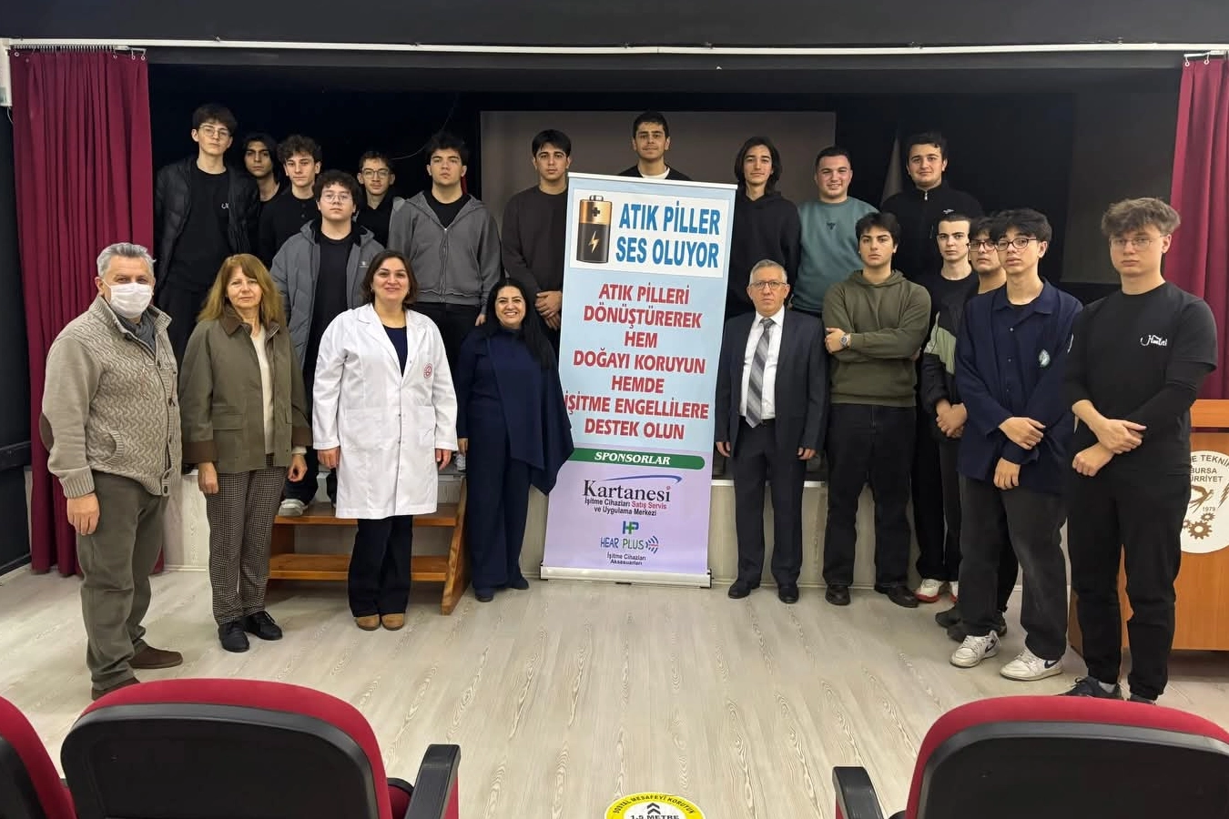 Bursa’da liseliler atık pillerle umut oluyor