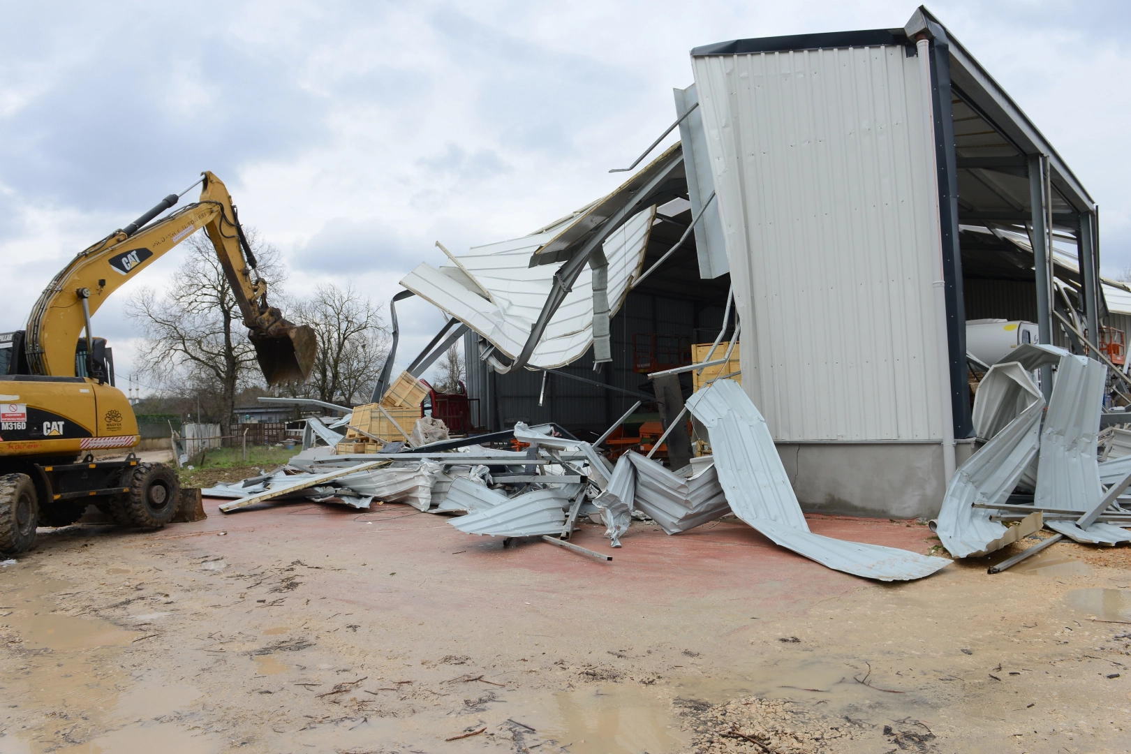 Bursa Nilüfer Belediyesi’nden kaçak yapılara yıkım