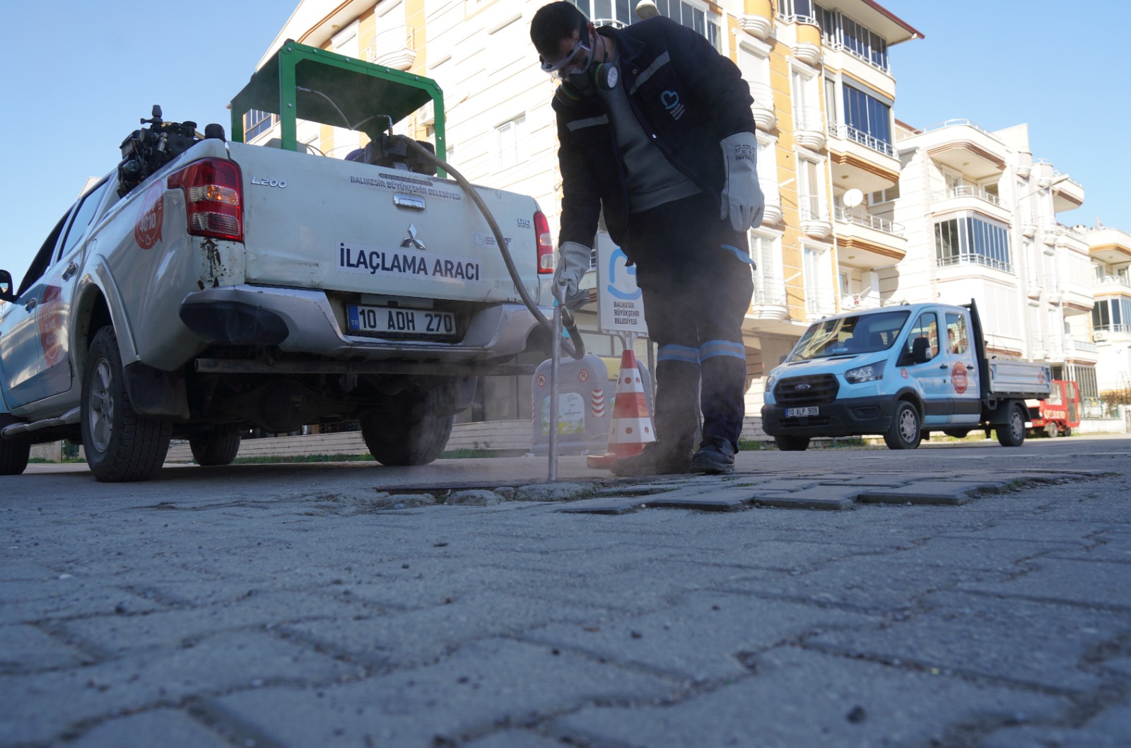Büyükşehir haşerelere karşı kışlak mücadelesini sürdürüyor