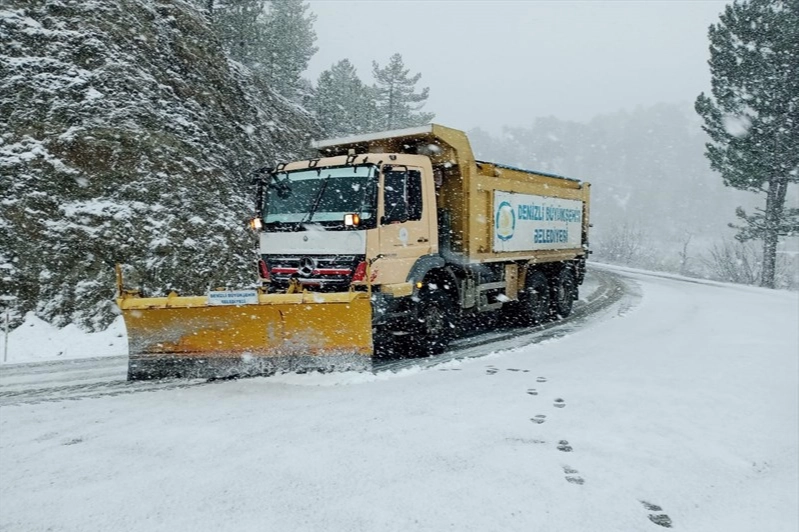 Denizli Büyükşehir kar mesaisinde