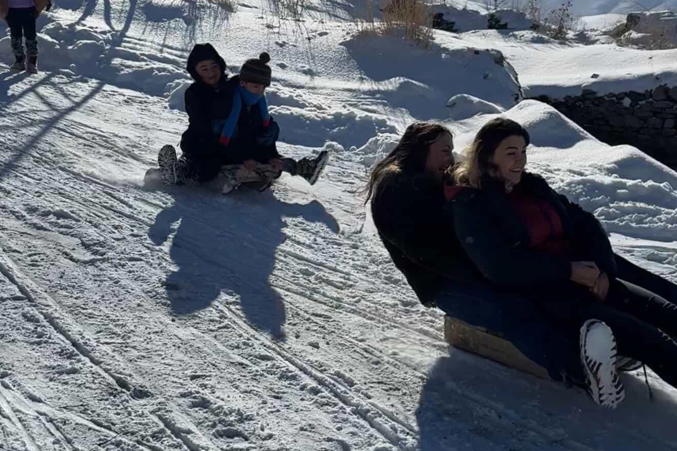 Erzurum Narman’da karne öncesi neşeli anlar