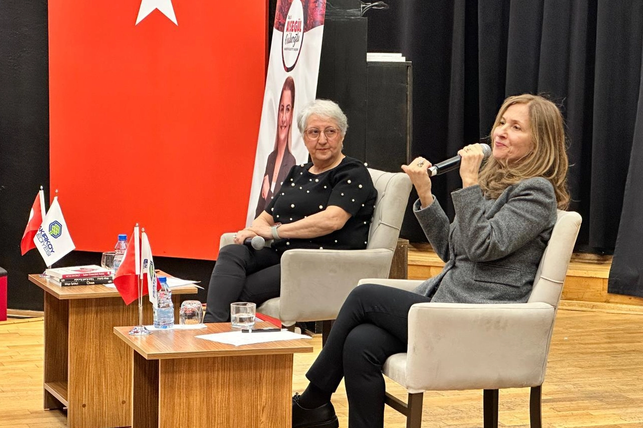 İstanbul Bakırköy’de Müge İplikçi söyleşisi