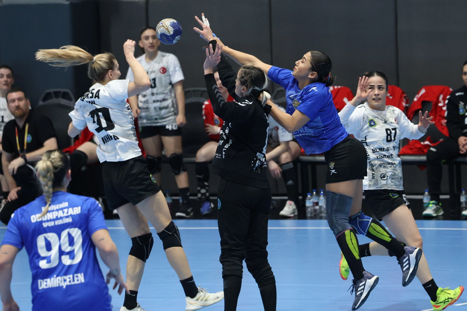 Lider Bursa Büyükşehir Belediyespor Odunpazarı’nı da geçti