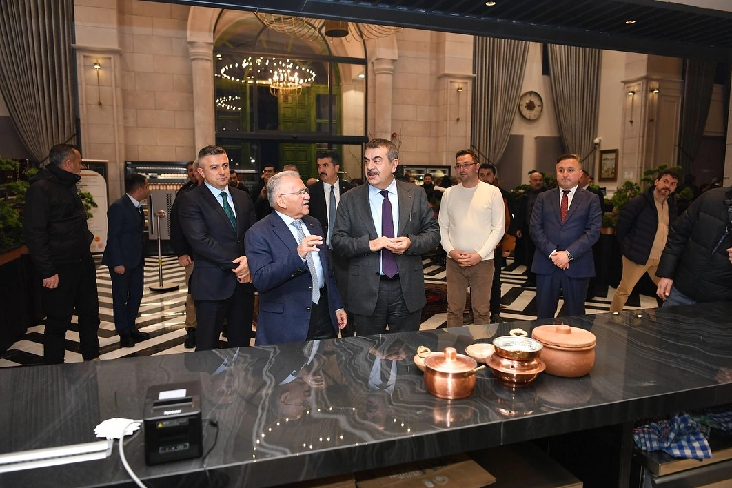 Yusuf Tekin’den Mutfak Sanatları Merkezi’ne övgü