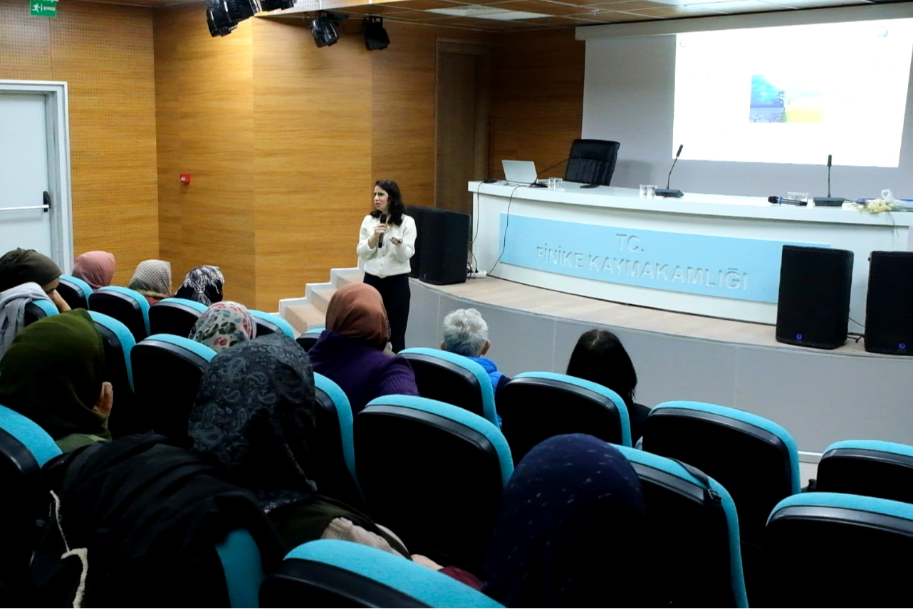 Antalya’da ‘Çevre Dostu Çiftçi Kart’ tanıtıldı