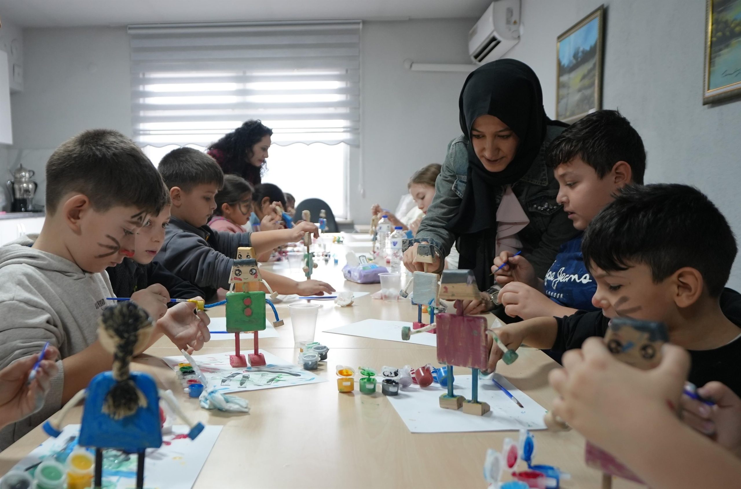 Başkan Akın’ın yarıyıl armağanı çocukları da aileleri de sevindirdi