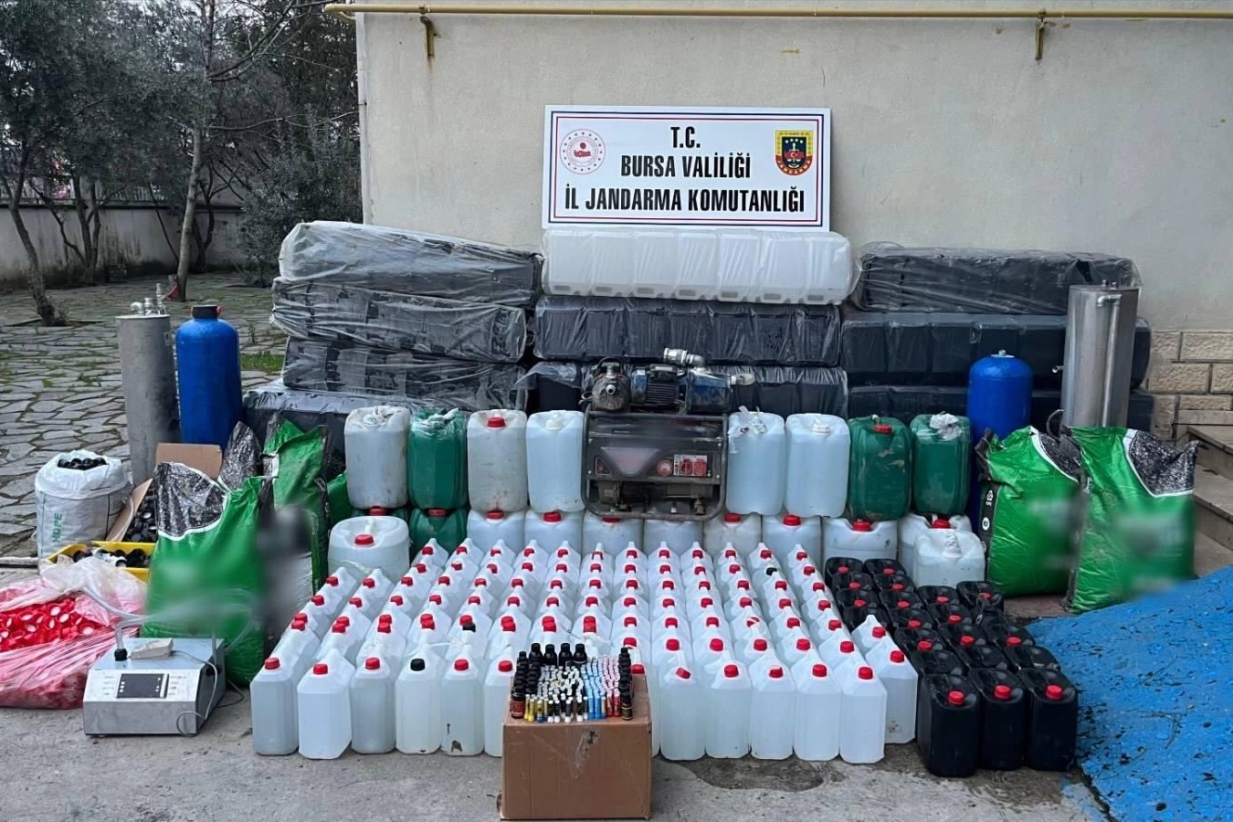 Bursa’da kaçak ve sahte alkol üretim tesisine operasyon