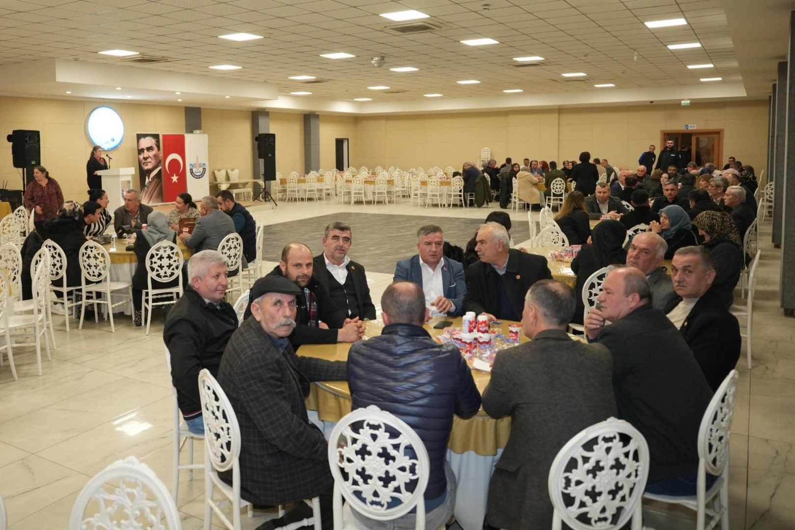 Bursa Yenişehir’de muhtarlarla dayanışma yemeği