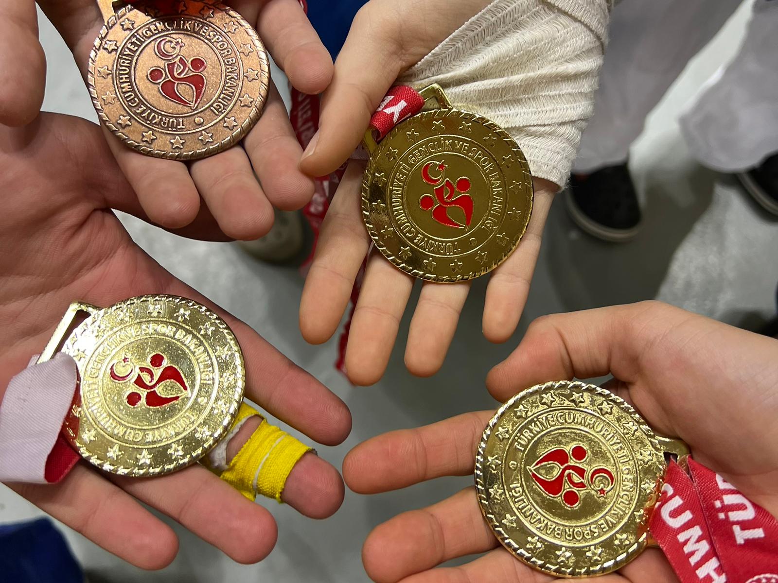 Büyükşehir’in sporcuları güreş ve judoda madalyaları topladı