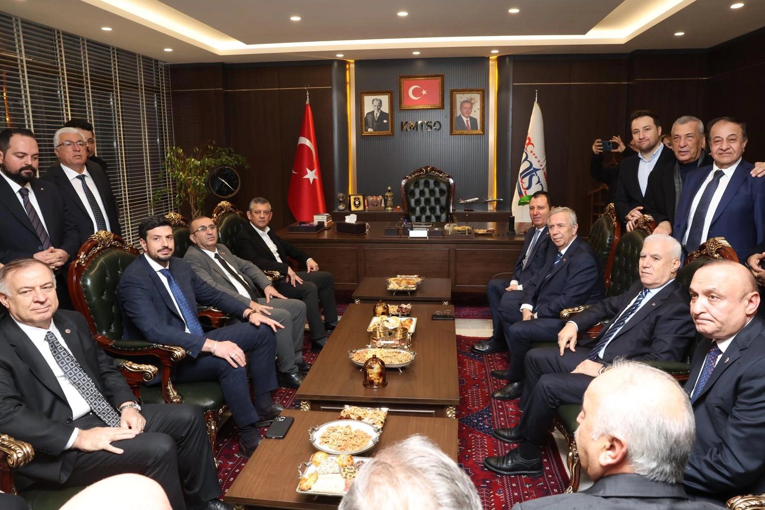 CHP’li başkanlar Kahramanmaraş’ta… Başkan Bozbey’den deprem bölgesine ziyaret