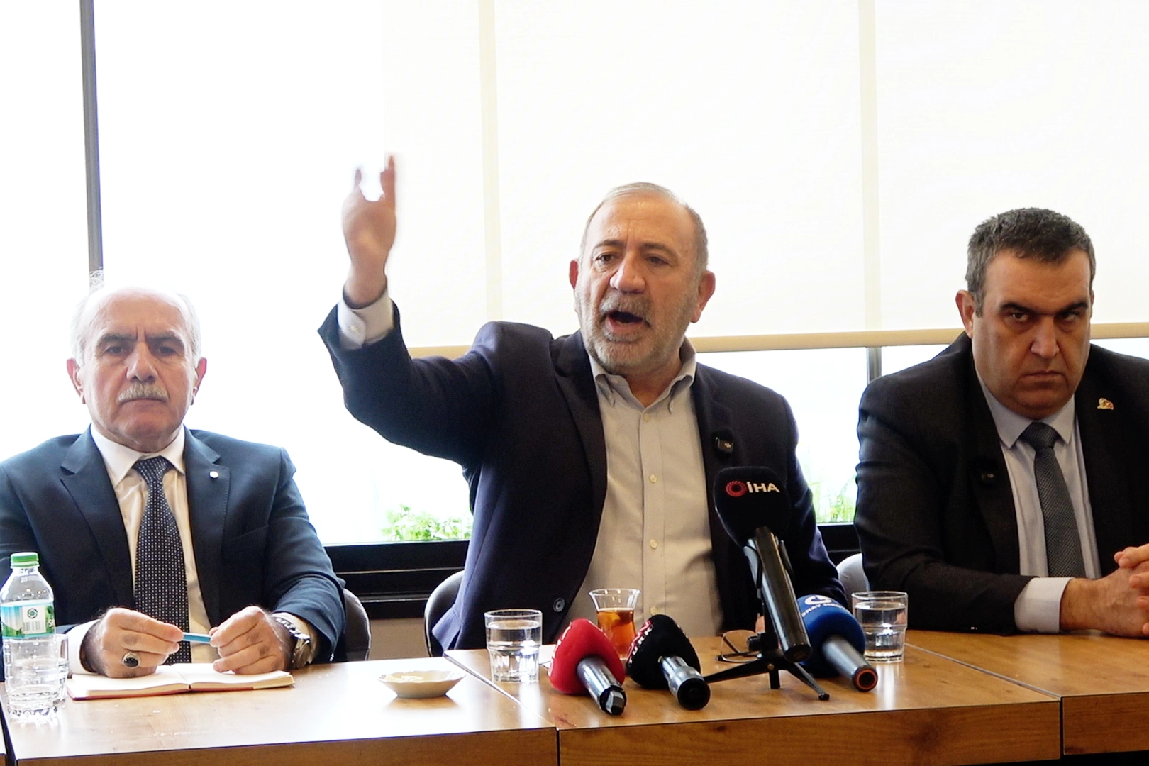Gürsel Tekin Şile’de partililerle buluştu… “CHP’yi fabrika ayarlarına döndüreceğiz”