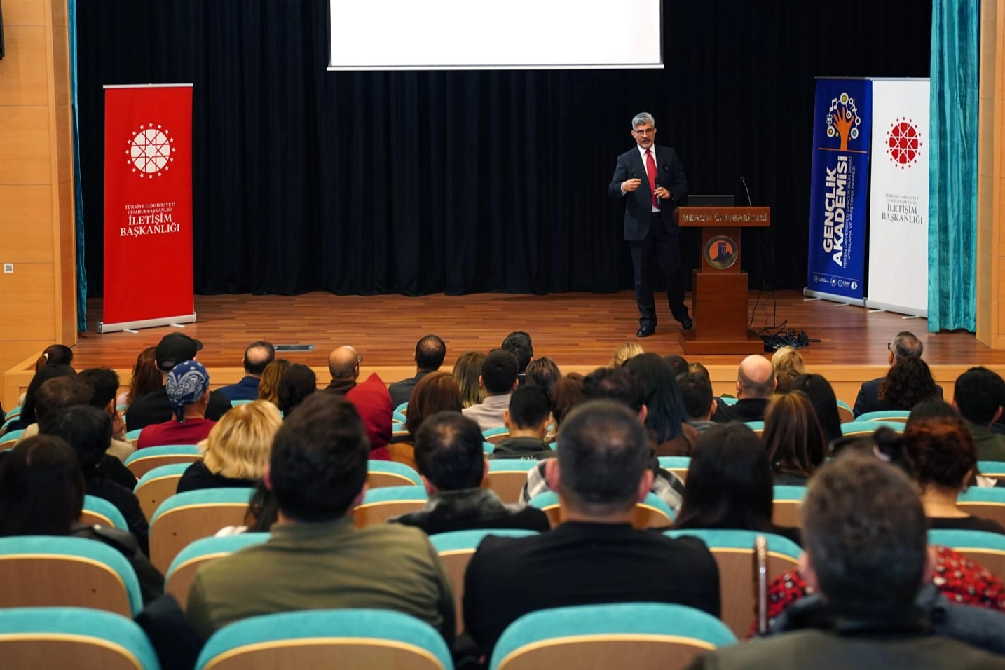 İletişim Başkanlığı Adana’dan medyaya yapay zekâ eğitimi