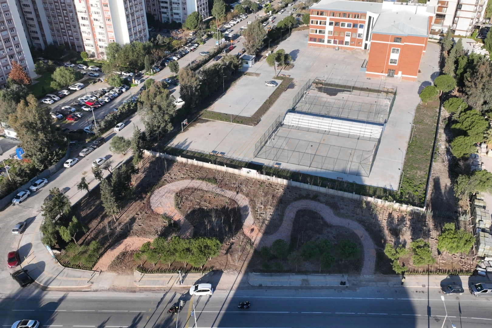 İzmir’de betonun arasından orman çıktı