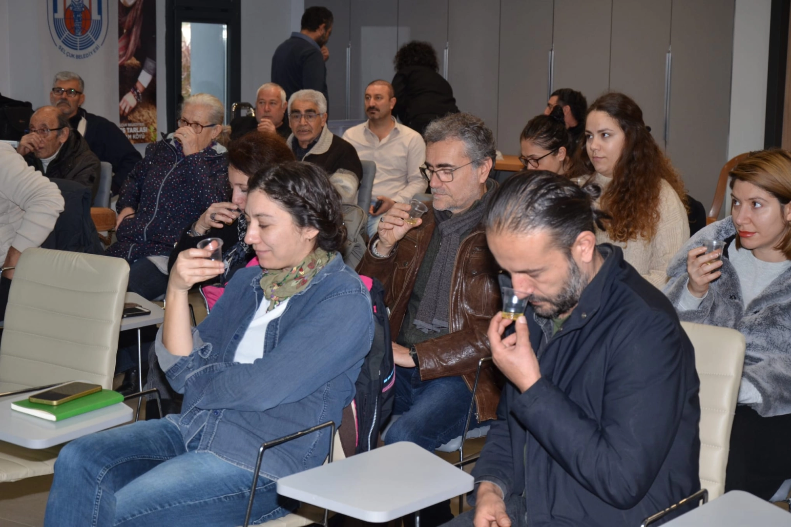 İzmir Efes Tarlası’nda zeytinyağı tadım etkinliğine yoğun ilgi