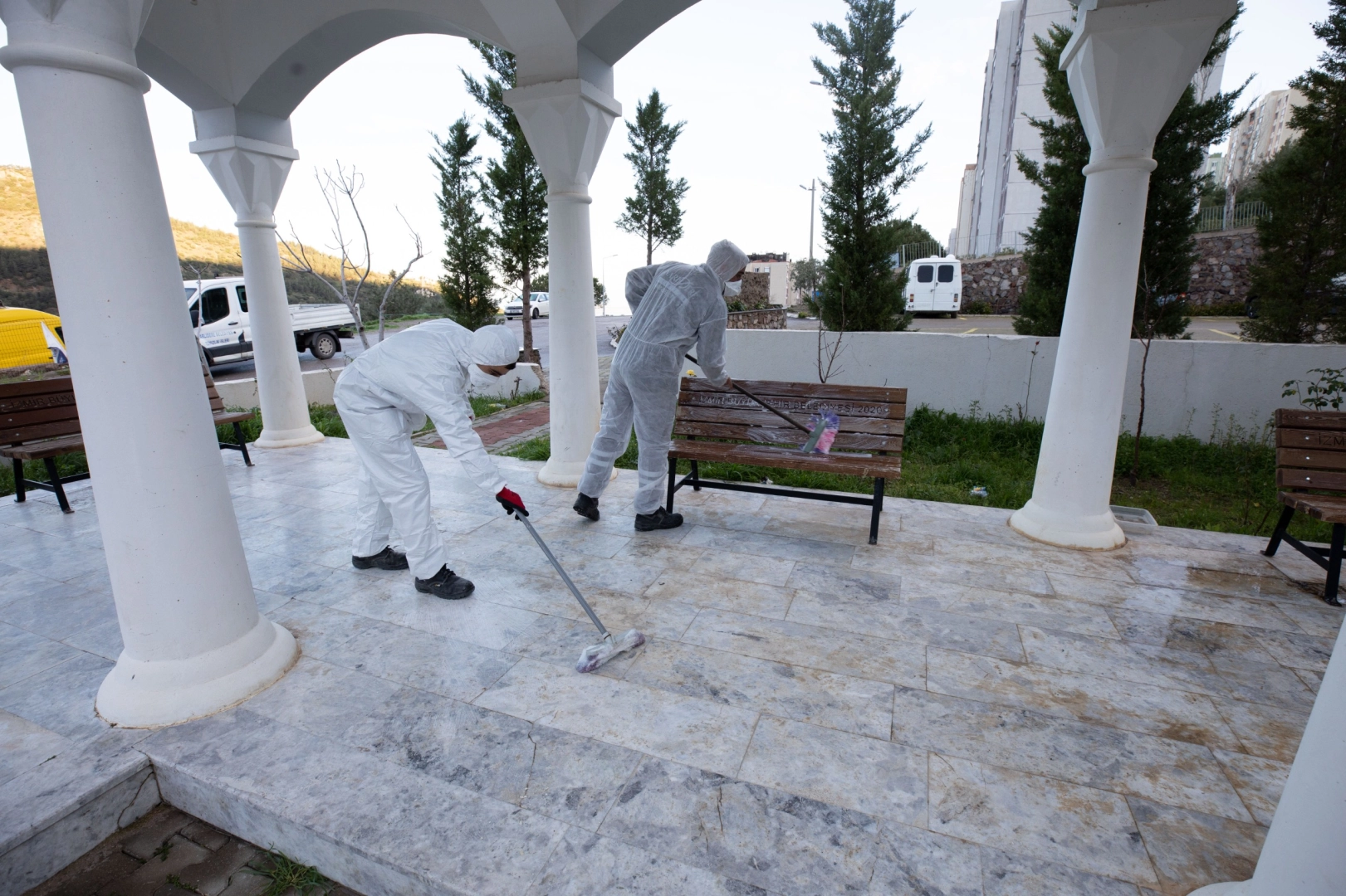 İzmir Narlıdere’de camilerde temizlik çalışması