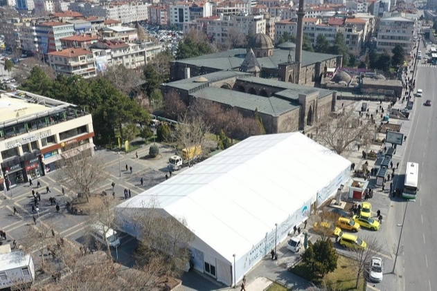Kayseri Büyükşehir’den iki ayrı noktaya iftar çadırı