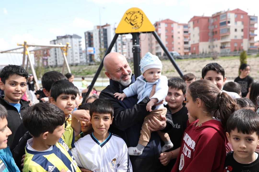 Kayseri Kocasinan’da park ve bahçelere kış bakımı