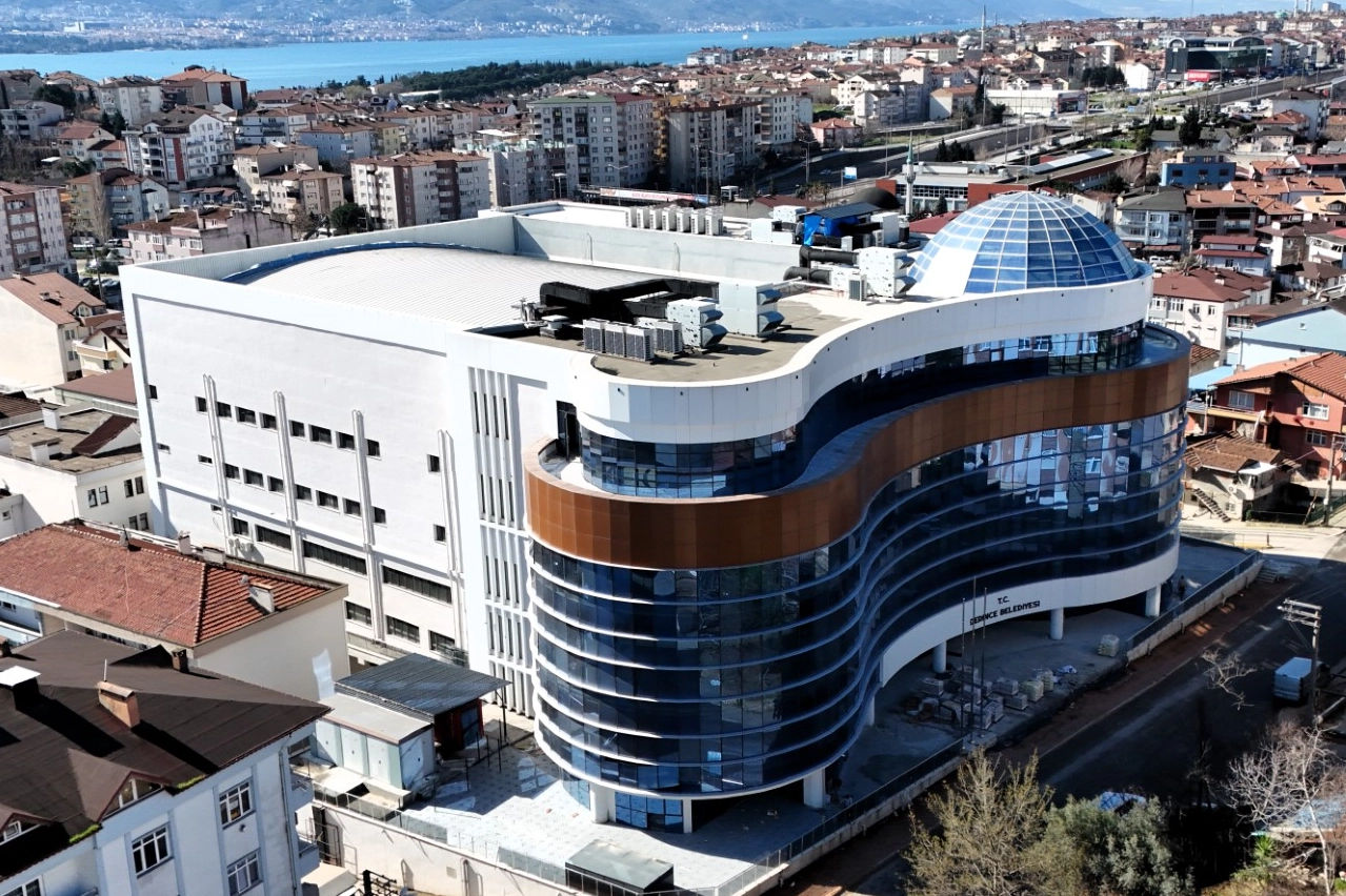 Kocaeli’de Derince Belediyesi yeni hizmet binası tamamlanıyor
