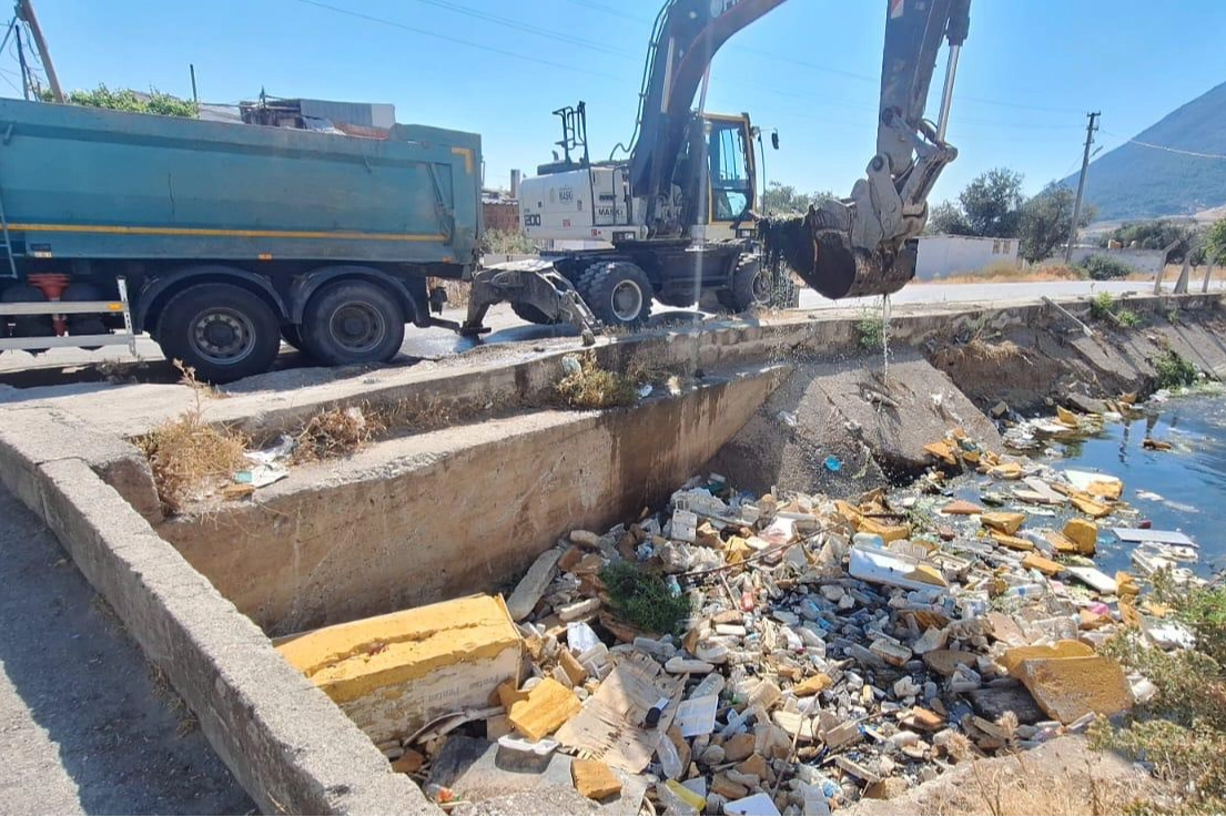 Manisa’da Bozköy Deresi’nde 150 kamyonluk dev temizlik