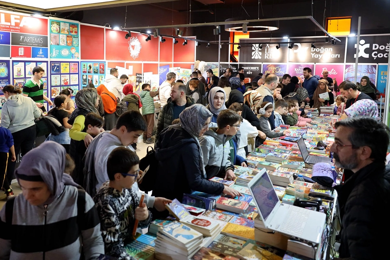 Sakarya Çocuk Edebiyatı Fuarı hafta sonunda doldu taştı