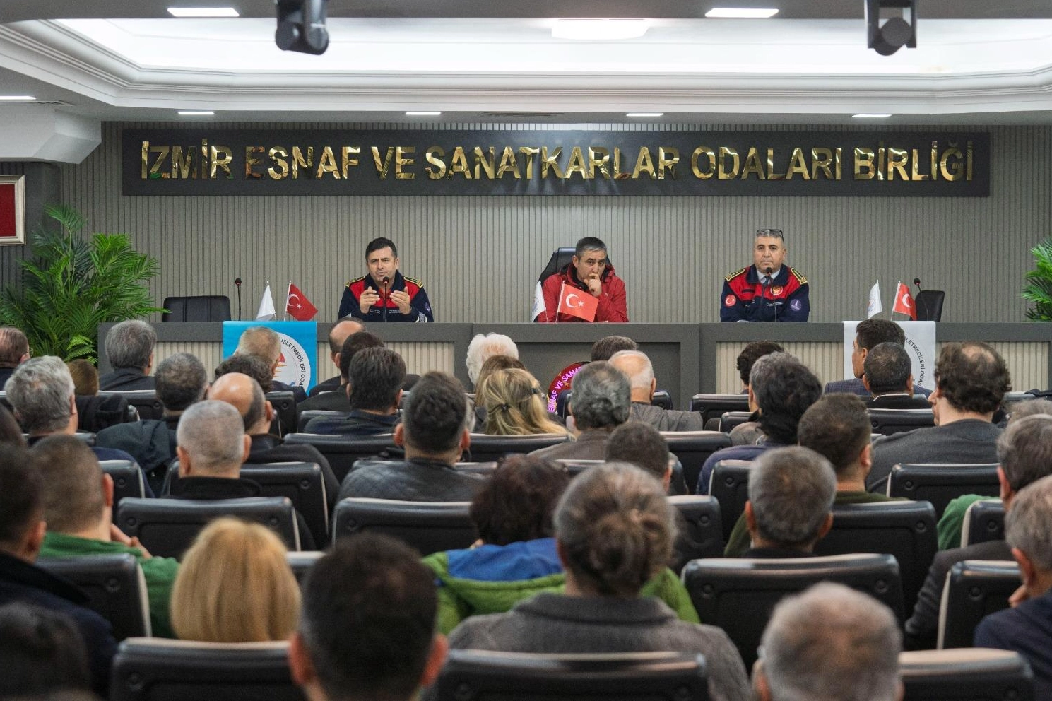 Yangın güvenliğinde yeni dönem İzmir’de konuşuldu