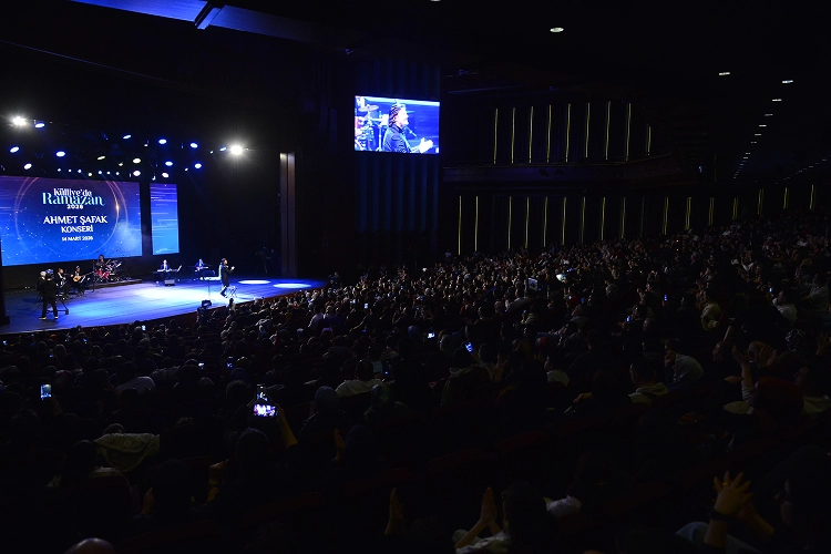 Ahmet Şafak Külliye’de Ramazan konseri verdi