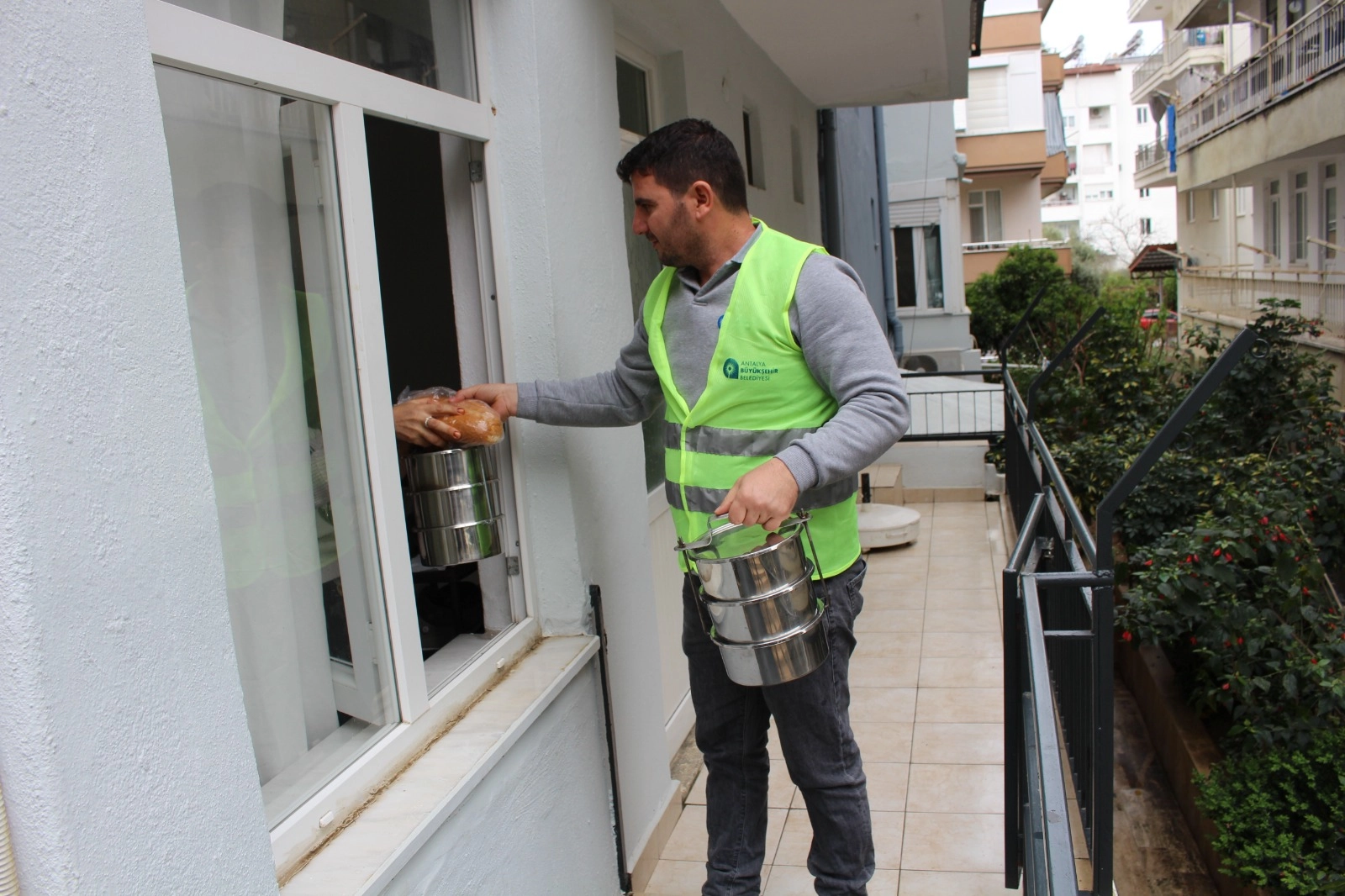 Antalya’da aşevi desteği büyüyor… 2025’te 259 bin porsiyon yemek dağıtıldı