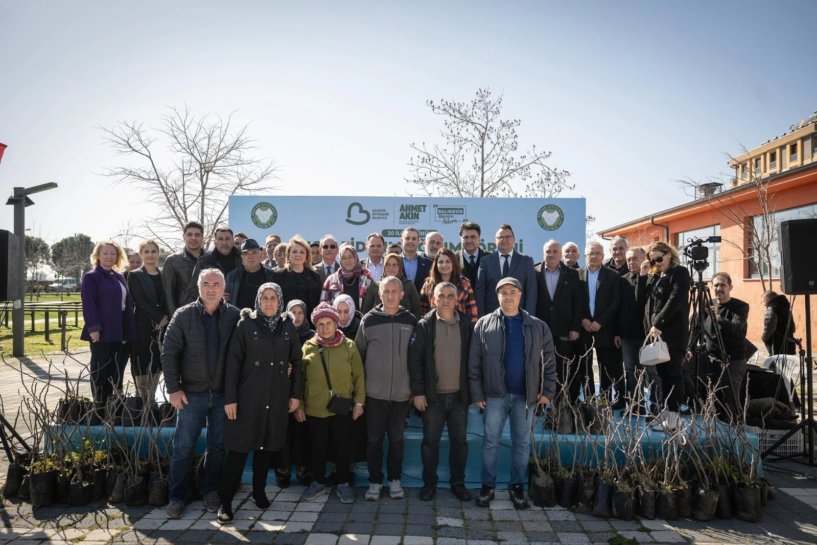 Balıkesir Büyükşehir’den üreticilere 100 incir fidanı