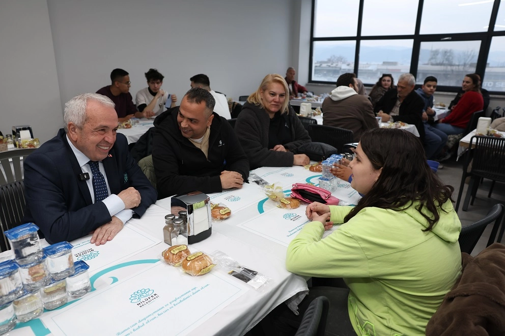Bursa Nilüfer’de Başkan Özdemir vatandaşlarla iftarda buluştu