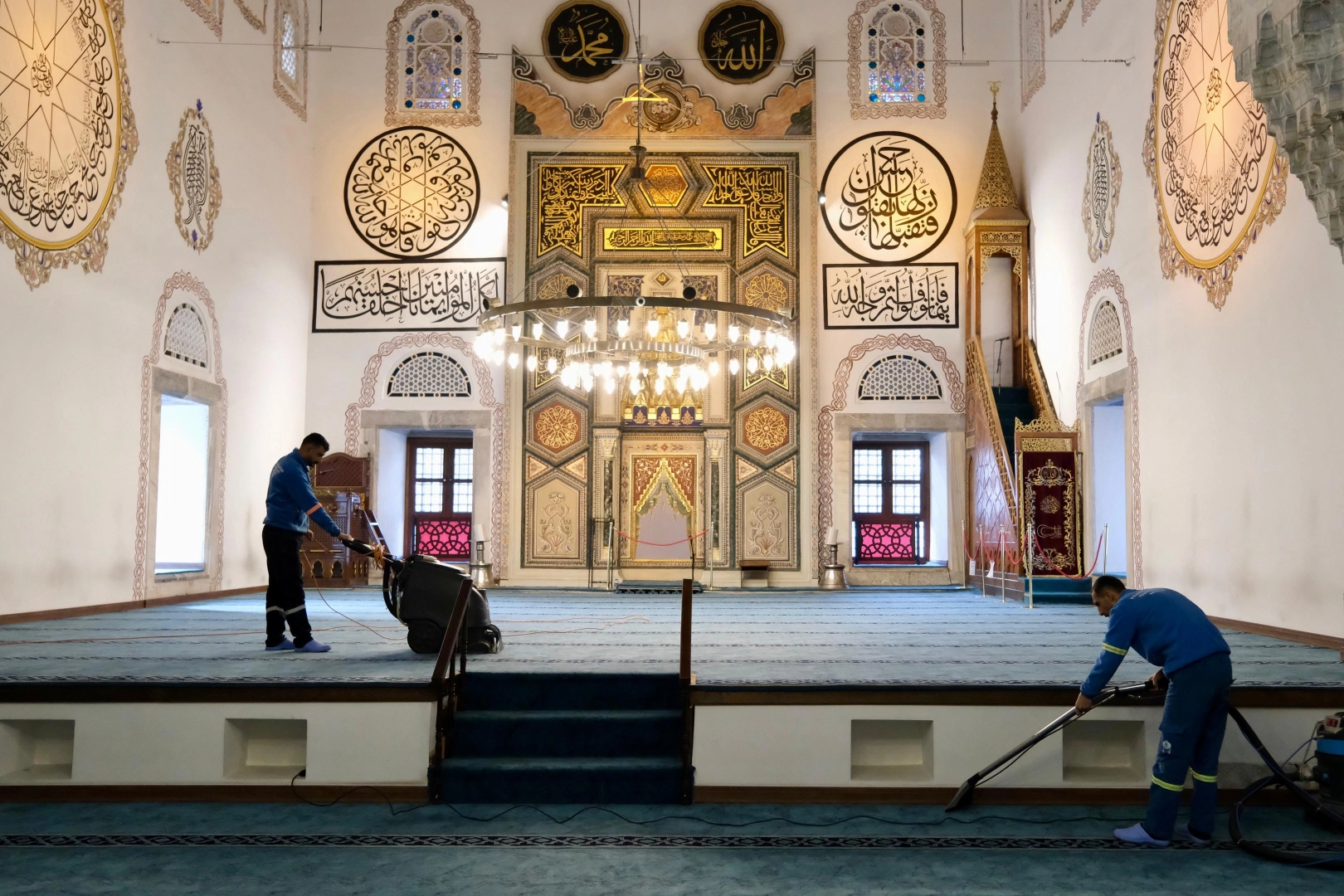 Bursa Yıldırım’da camilere bayram temizliği