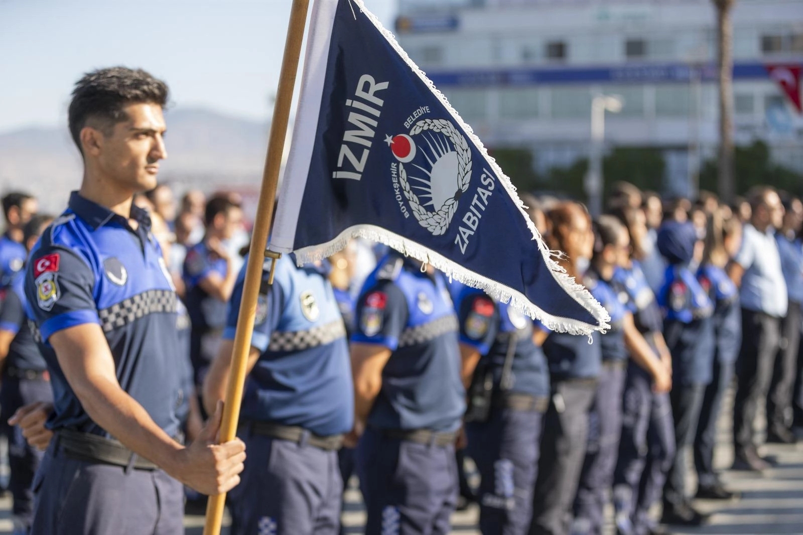 Düzenli kent için İzmir’de güçlü zabıta
