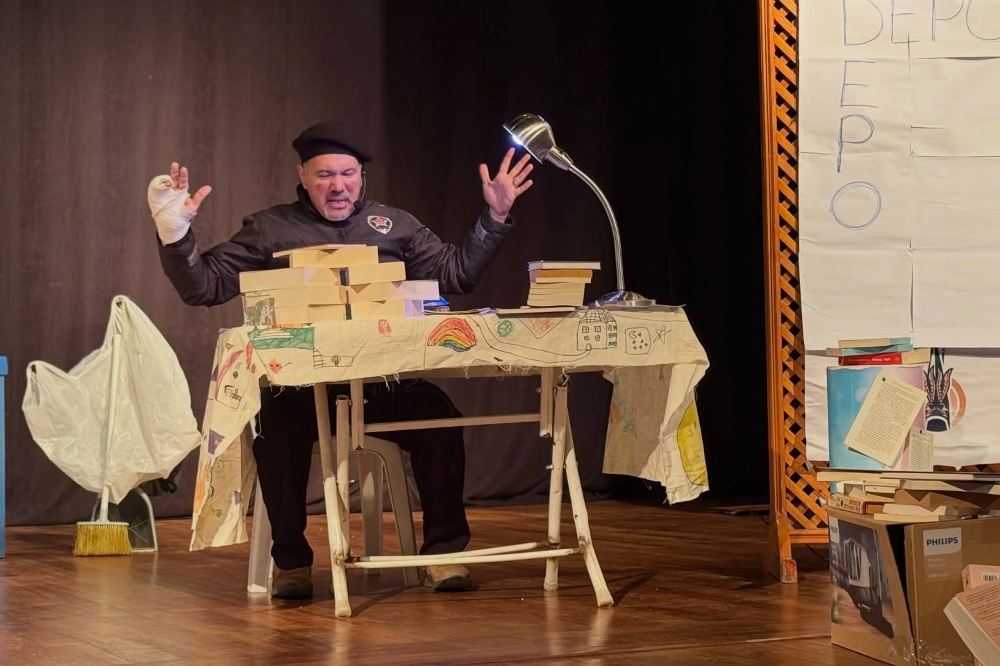 Gölcük’te Kütüphaneler Haftası’nda öğrencilere tiyatro keyfi