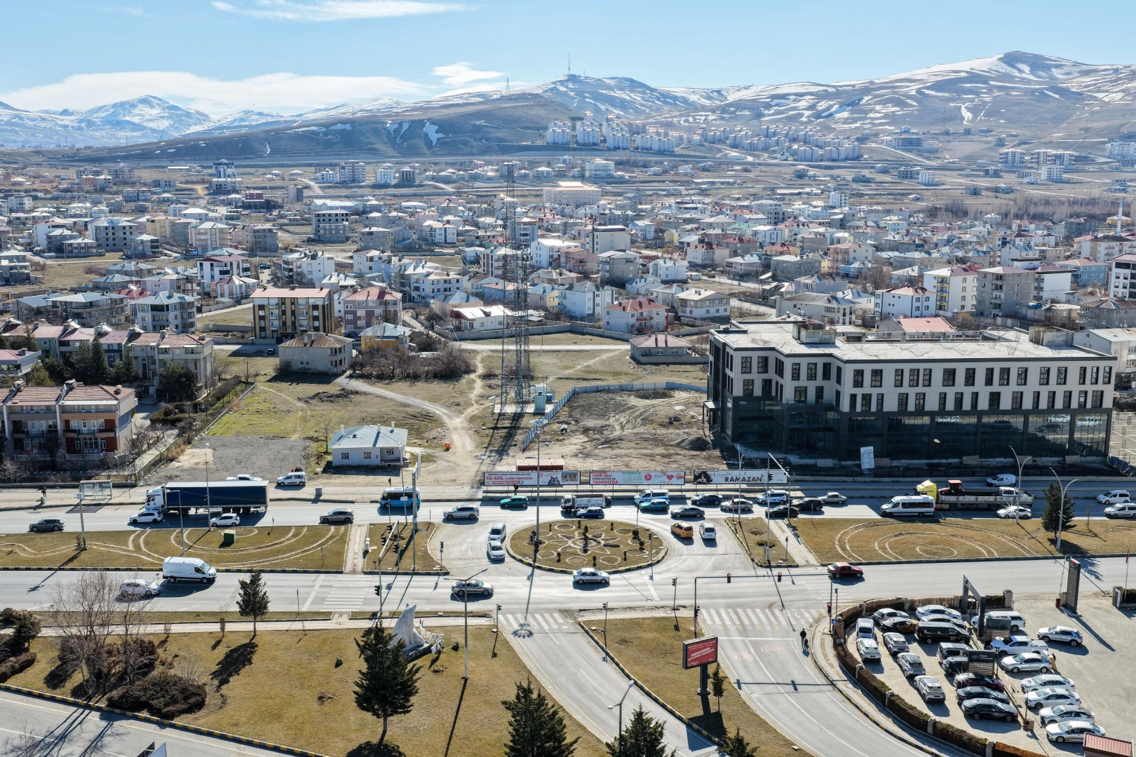 Havaalanı Kavşağı’na yeni cadde