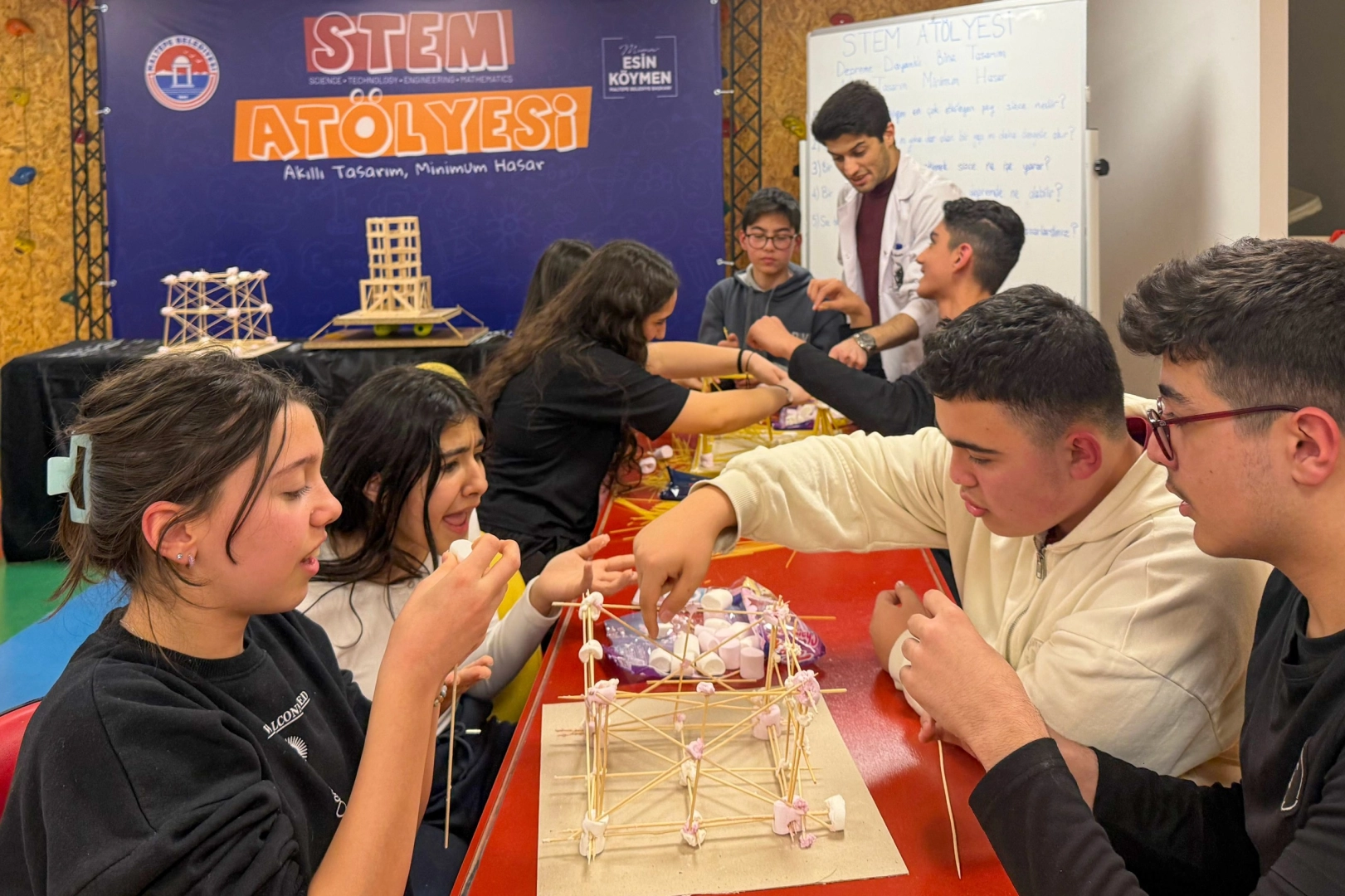 İstanbul Maltepe’de dayanıklı bina modelleri inşa ettiler