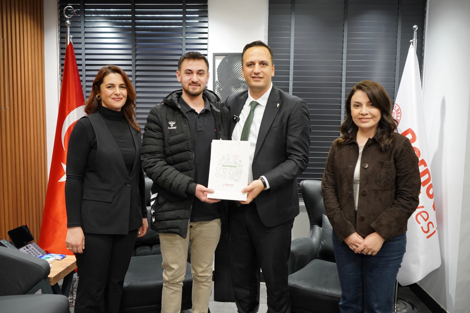 İzmir Bornova’da eğitime yatırım, başarıya ödül