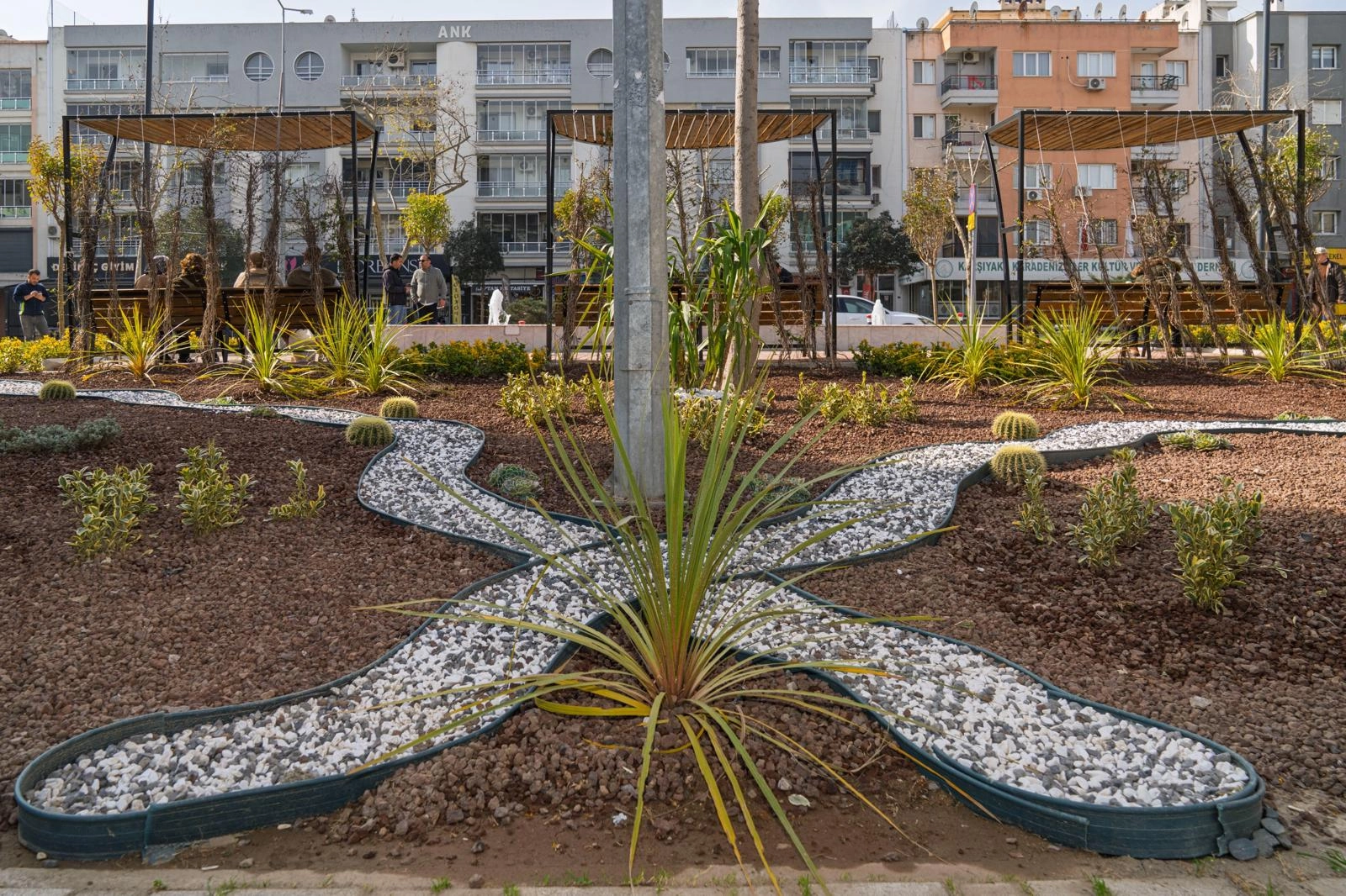 İzmir’de atıl alanlar parka dönüşüyor