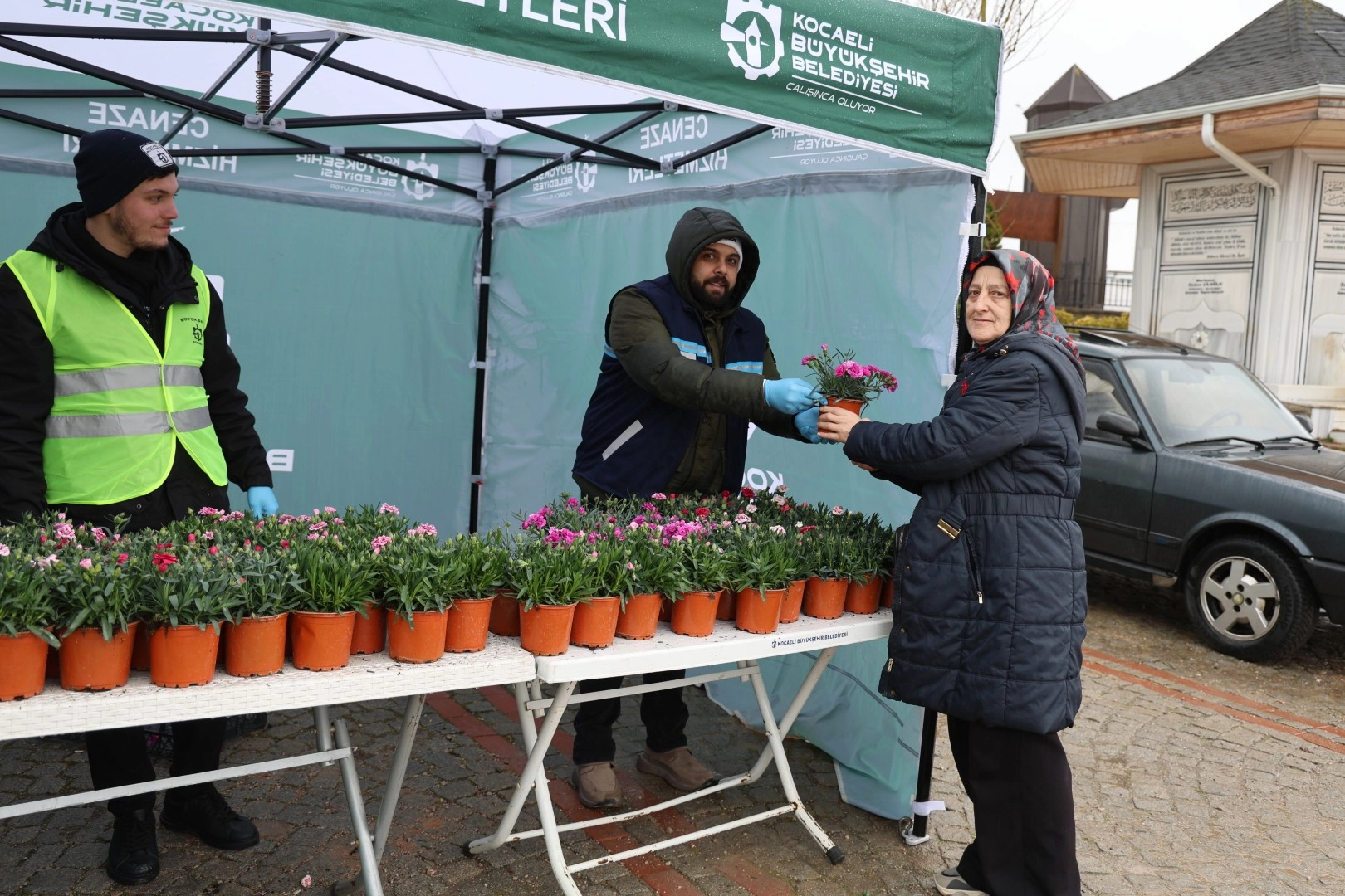 Kocaeli Büyükşehir’den ücretsiz binlerce çiçek