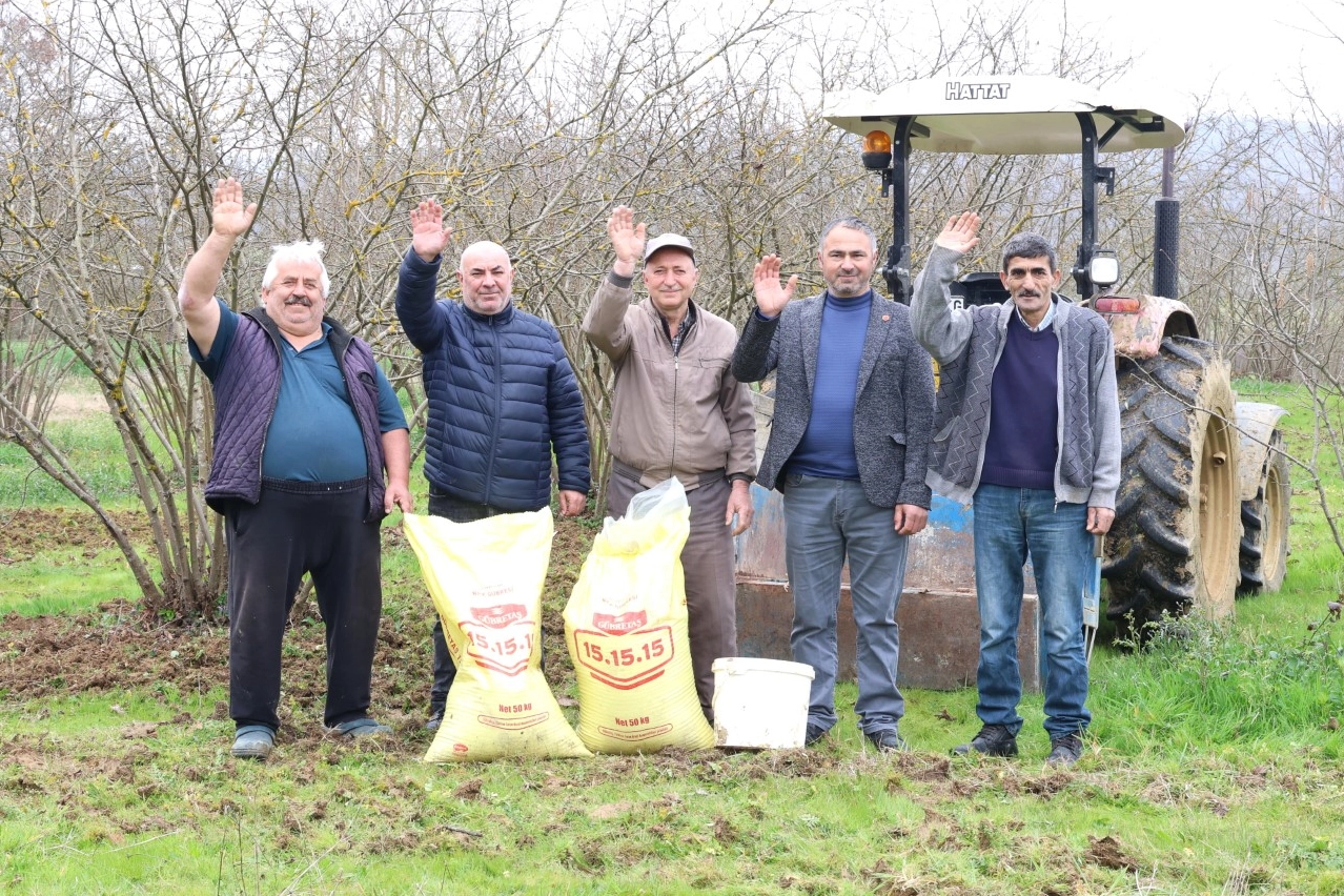 Kocaeli’de gübreler toprakla buluşuyor, yüzler gülüyor