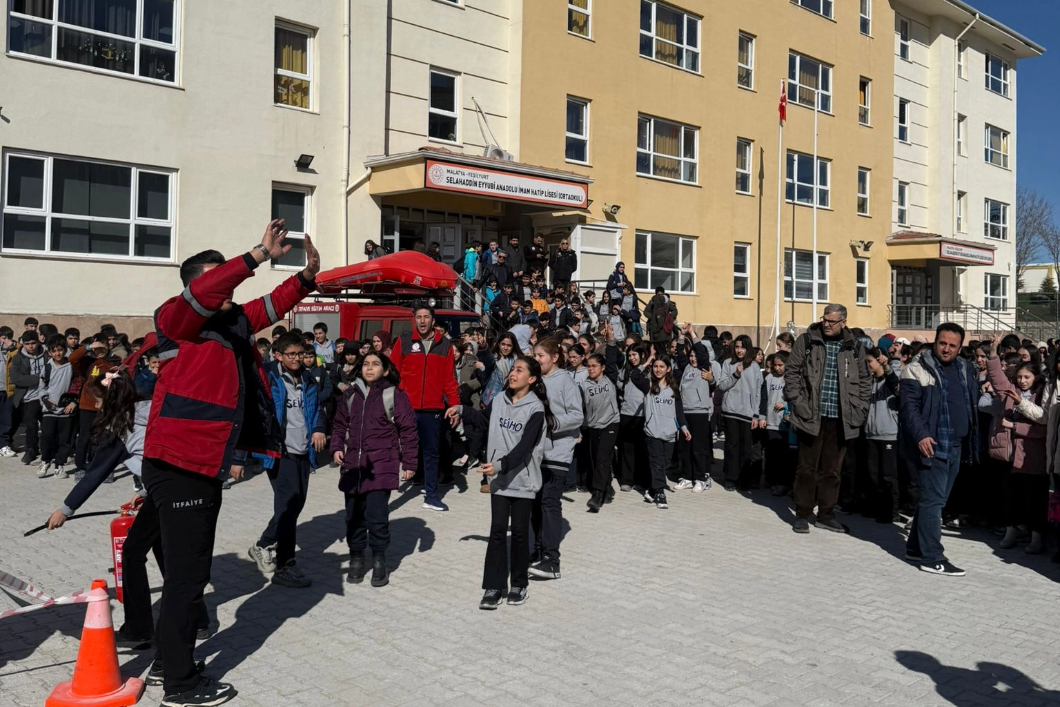 Malatya Büyükşehir’den öğrencilere afet bilinci