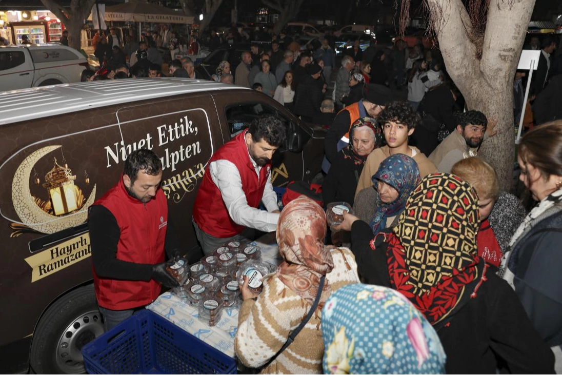 Mersin Büyükşehir’den Kadir Gecesi’nde lokma ikramı