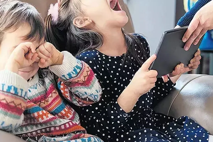 15 yaş altına sosyal medya düzenlemesi geliyor… Doğum ve babalık izinleri artıyor!