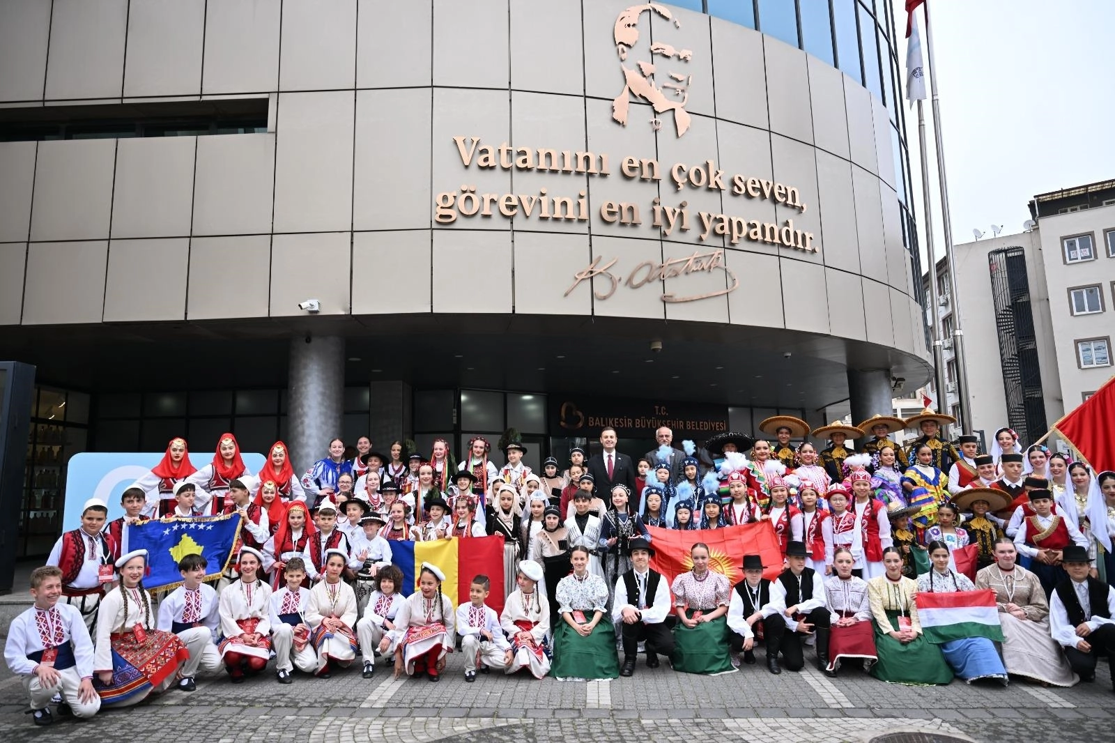 Balıkesir’de dünya çocukları buluştu