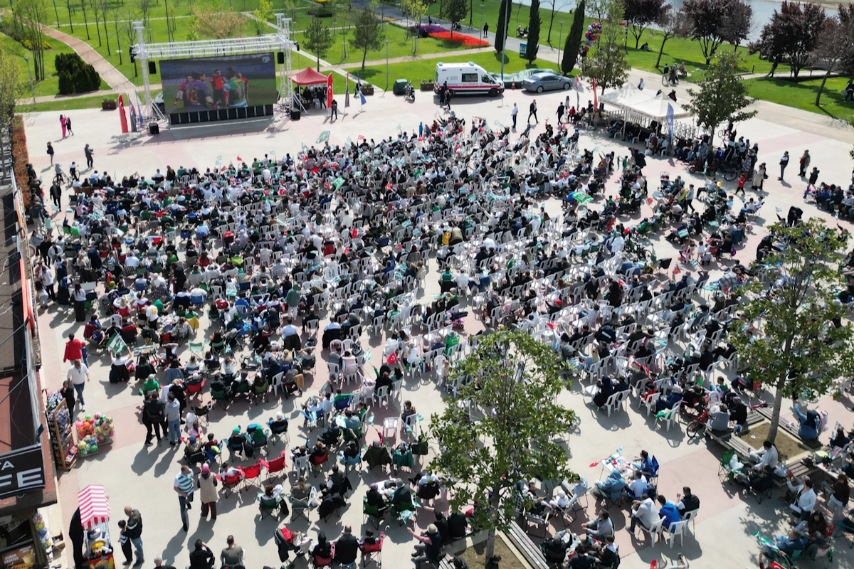 Bursaspor’un şampiyonluk coşkusu Büyükşehir’le yaşandı