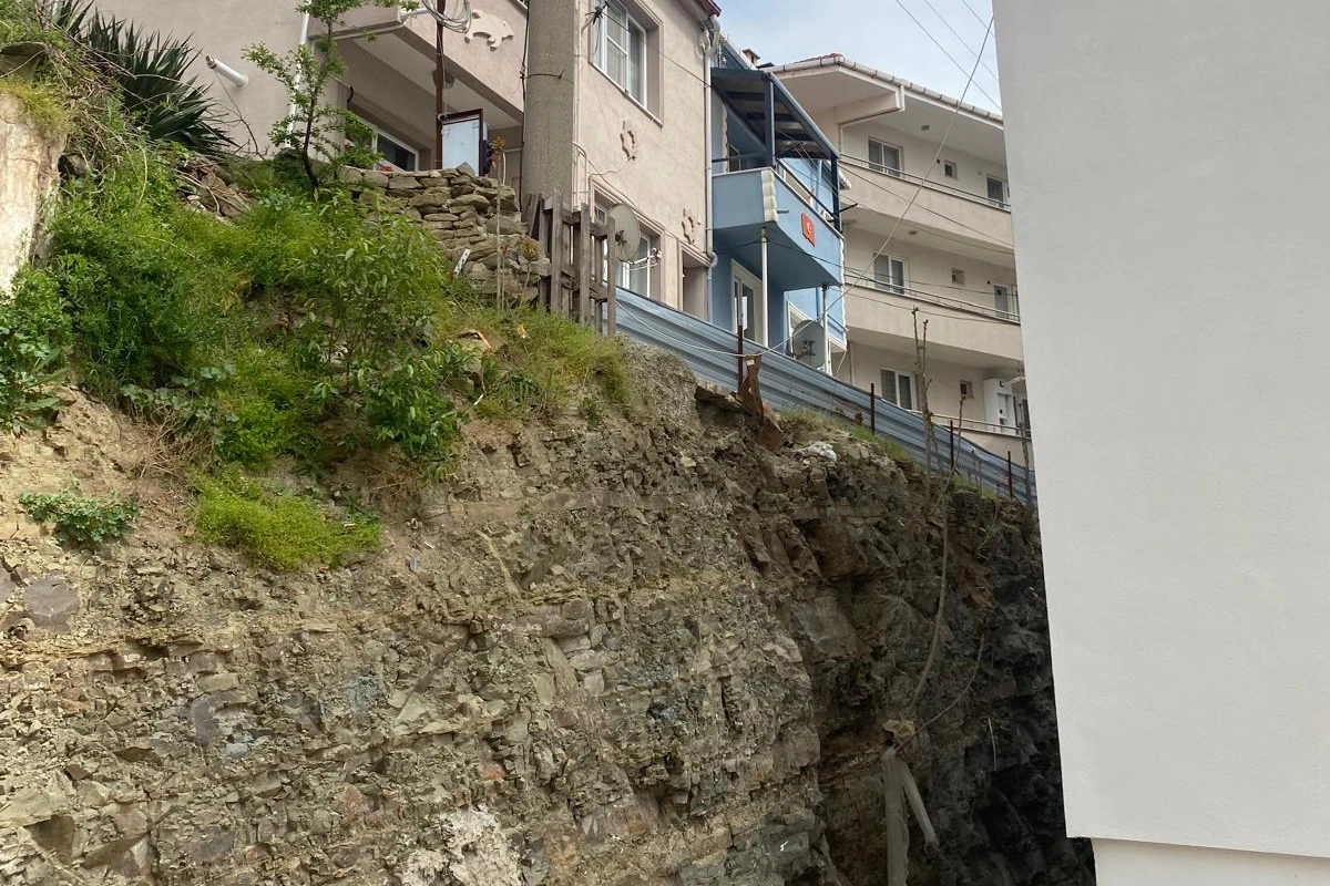 Edirne Keşan’da çökme tehlikesi! Mahalleli tedirgin