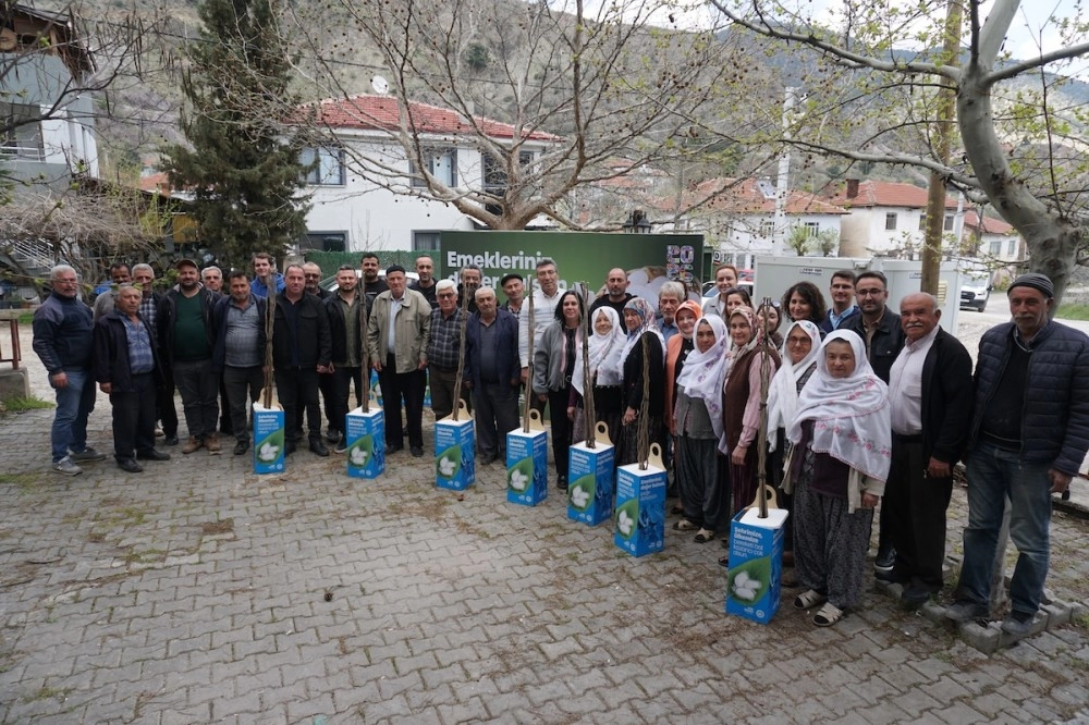 Eskişehir’de 600 dut fidanı üreticiyle buluştu
