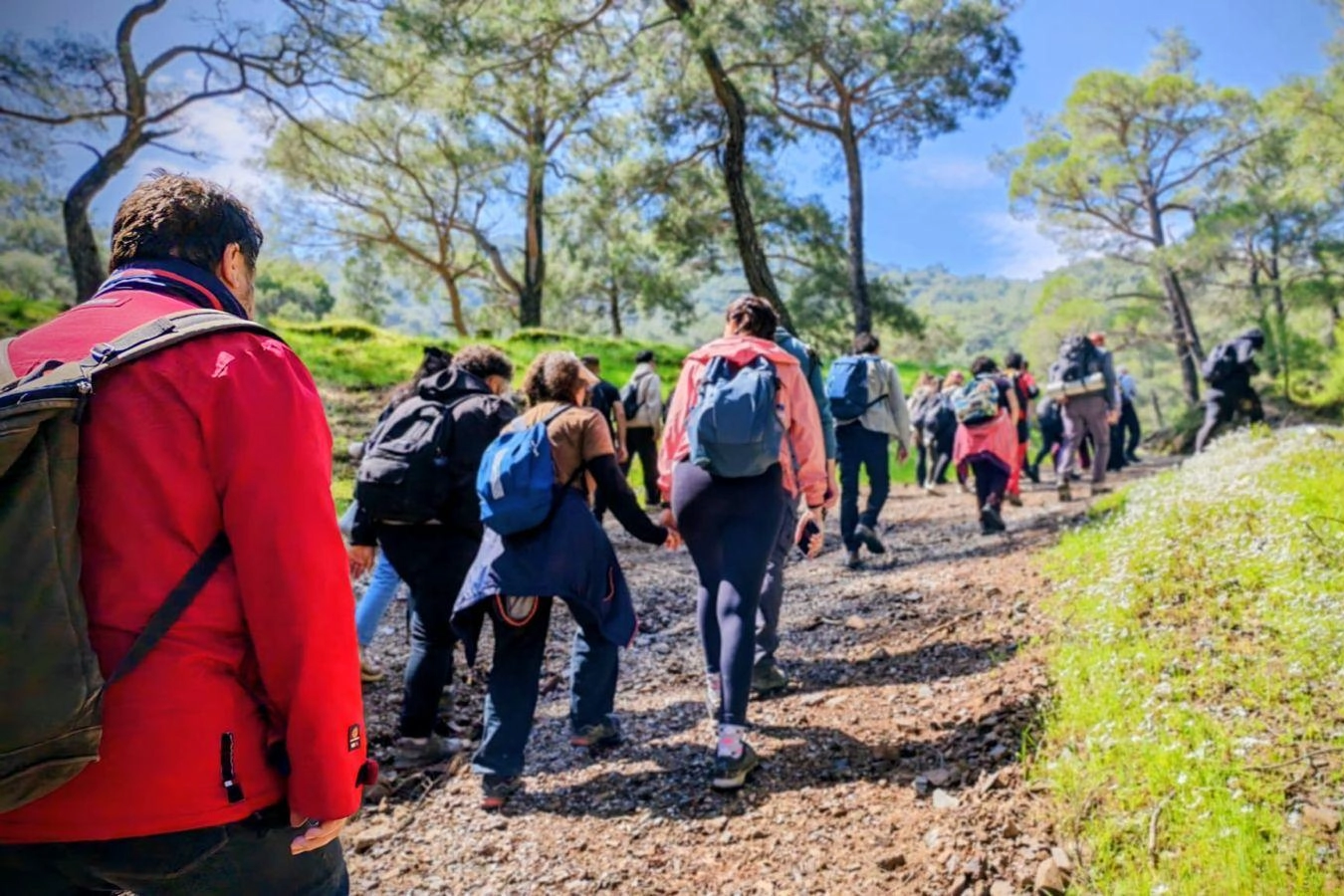 İzmir’de Efes Mimas Yolu’nda bahar yürüyüşü