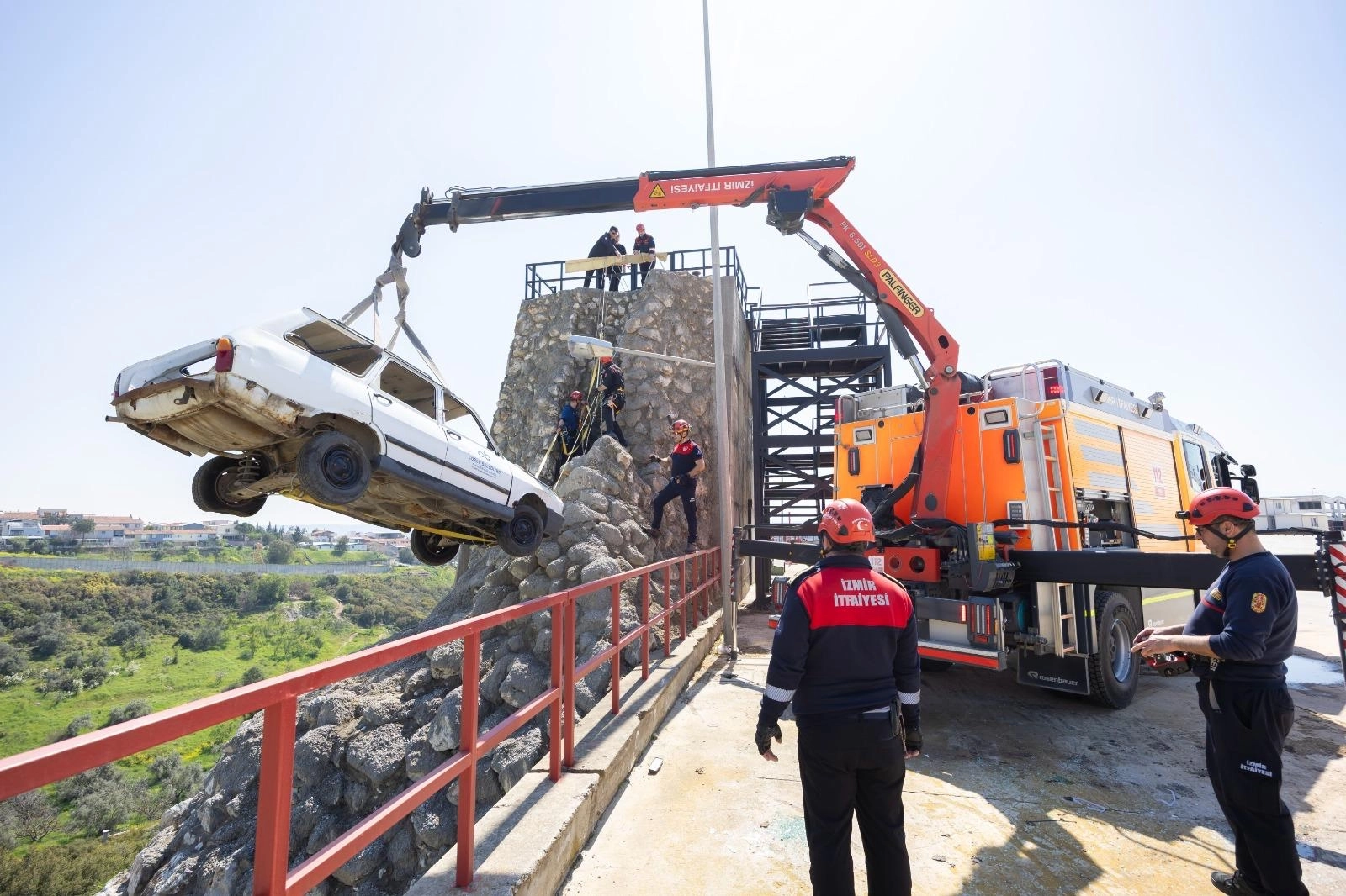 İzmir İtfaiyesi’nde ‘özel kuvvet’ eğitimi