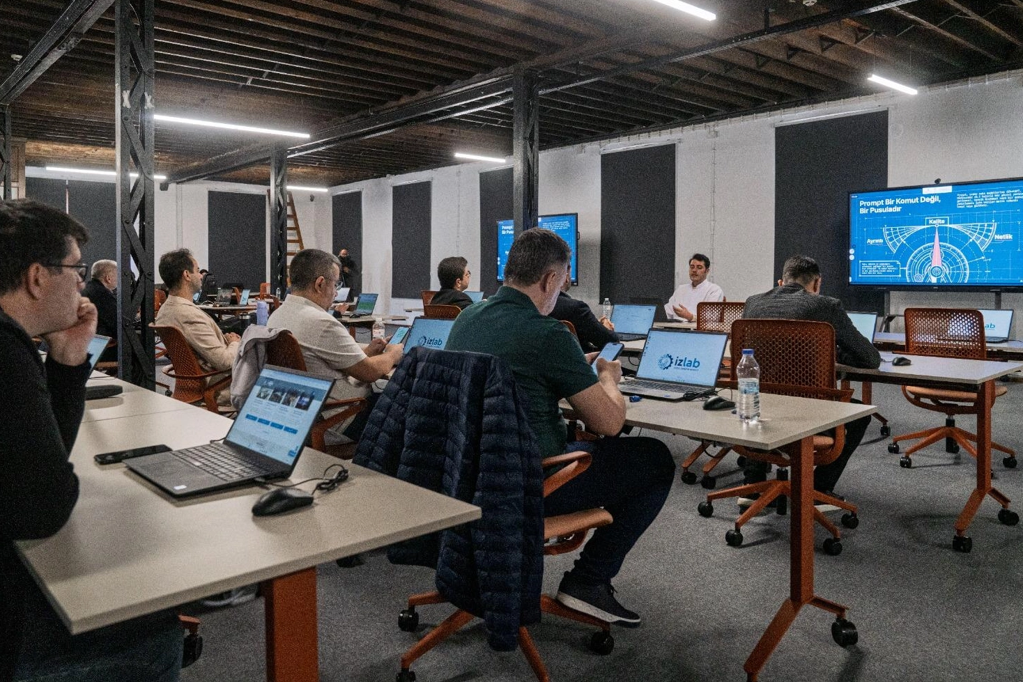 İzmri Büyükşehir’de hizmet içi yapay zeka ile dijital dönüşüm eğitimi